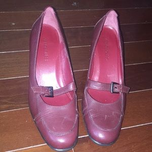 Aero soles Red leather pumps